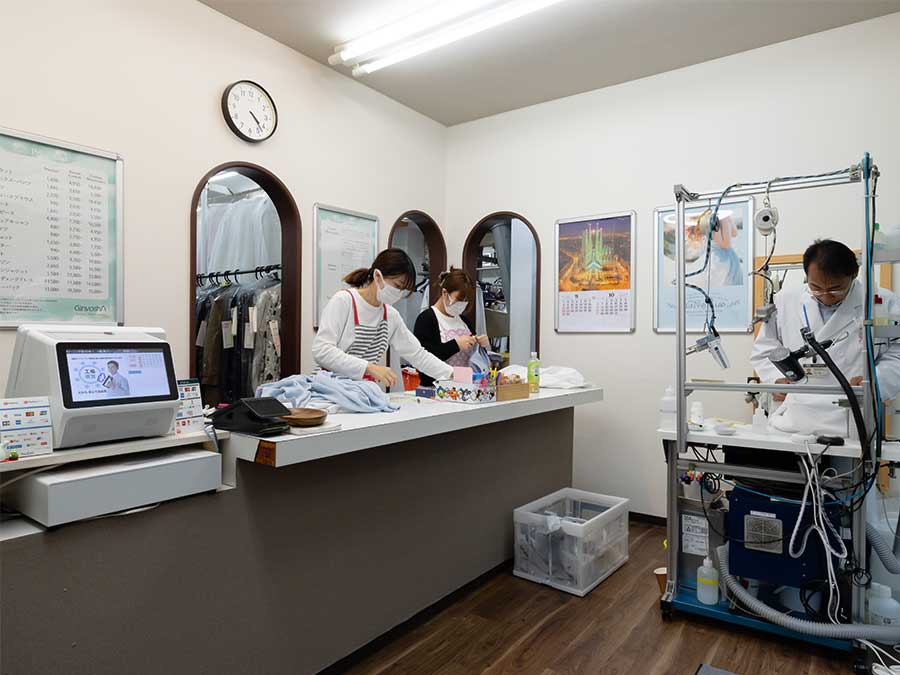 GINYOSHA 店内 しみ抜きデモ